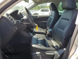 2012 Volkswagen Tiguan SE z VIN WVGAV7AX6CW543053, wystawiony jako Copart lot #53160825 z przebiegiem 167 185 mil mil oraz Szkody całkowita. Historia ofert i sprzedaży dostępna na DreamBid. Obrazek 7.