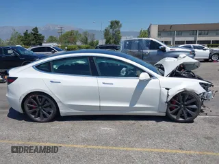2020 Tesla Model 3 Performance z VIN 5YJ3E1EC6LF805448, wystawiony jako IAAI lot #42207433 z przebiegiem 114 412 mil mil oraz . Historia ofert i sprzedaży dostępna na DreamBid. Obrazek 14.