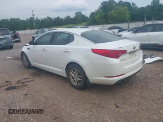 2013 Kia Optima LX z VIN KNAGM4A79D5304780, wystawiony jako IAAI lot #42277179 z przebiegiem 139 841 mil mil oraz . Historia ofert i sprzedaży dostępna na DreamBid. Obrazek 3.