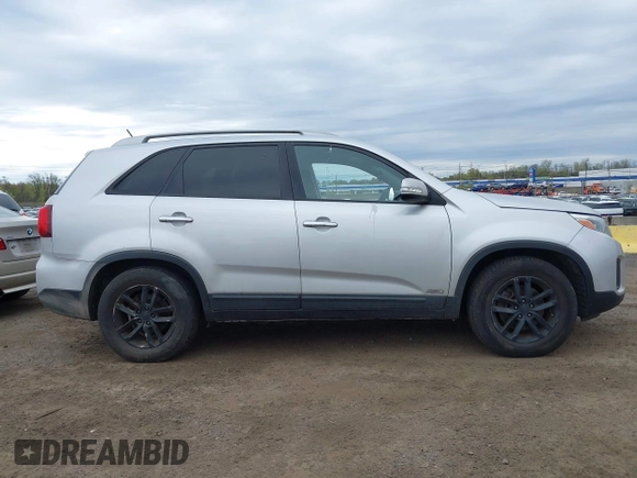 2015 Kia Sorento LX with VIN 5XYKTCA60FG639308, listed as a IAAI auction lot 42037202 with 150,444 mi miles. Bid and sale history available at carsss.com. Image 13.