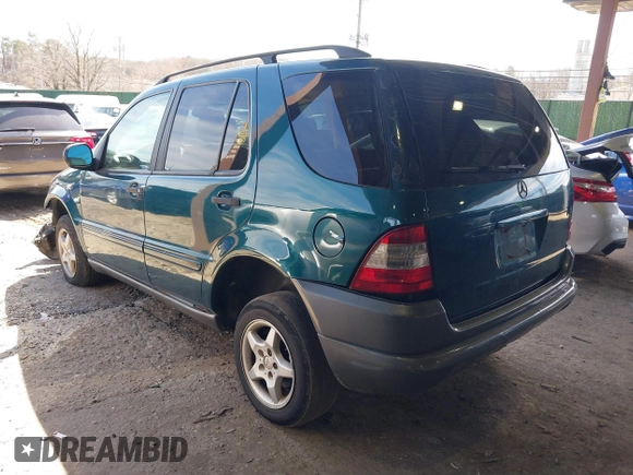1998 Mercedes-Benz M-Class with VIN 4JGAB54E0WA024864, listed as a IAAI auction lot 39138301 with 200,546 mi miles. Bid and sale history available at carsss.com. Image 3.