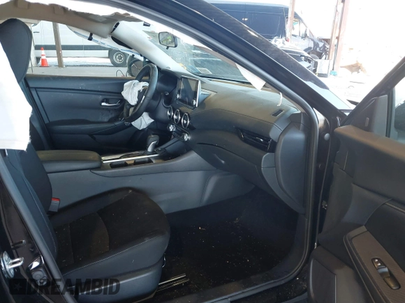 2024 Nissan Sentra SV z VIN 3N1AB8CV7RY281837, wystawiony jako IAAI lot #41661828 z przebiegiem 4 433 mil mil oraz . Historia ofert i sprzedaży dostępna na DreamBid. Obrazek 5.