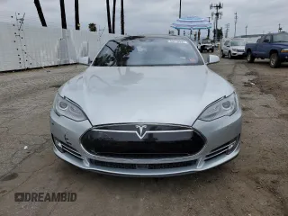 2015 Tesla Model S 85D with VIN 5YJSA1H28FFP78686, listed as a Copart auction lot 53310595 with 69,682 mi miles and Salvage Title. Bid and sale history available at carsss.com. Image 5.