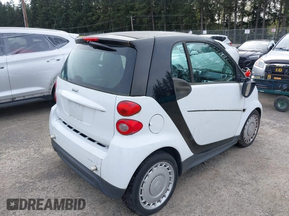 2014 Smart fortwo Pure with VIN WMEEJ3BA8EK747384, listed as a IAAI auction lot 41979651 with 29,586 mi miles and . Bid and sale history available at DreamBid. Image 4.