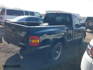 2000 Chevrolet Silverado 1500 with VIN 1GCEC14W7YZ263739, listed as a IAAI auction lot 41692465 with 323,981 mi miles. Bid and sale history available at carsss.com. Image 4.
