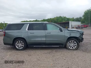 2023 Chevrolet Suburban Premier z VIN 1GNSCFKD7PR463950, wystawiony jako IAAI lot #42161223 z przebiegiem 40 585 mil mil oraz . Historia ofert i sprzedaży dostępna na DreamBid. Obrazek 14.