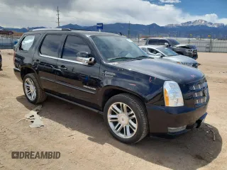 2014 Cadillac Escalade Premium z VIN 1GYS4CEF5ER221795, wystawiony jako Copart lot #55036035 z przebiegiem 136 606 mil mil oraz Szkoda całkowita • Salvage title. Historia ofert i sprzedaży dostępna na DreamBid. Obrazek 4.