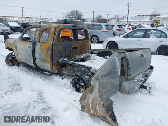 2005 Toyota Tacoma with VIN 5TEUU42N25Z026726, listed as a IAAI auction lot 41591964 with 208,500 mi miles and . Bid and sale history available at DreamBid. Image 3.