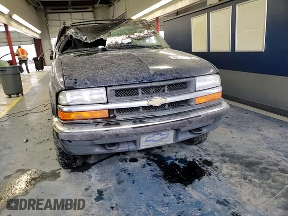 2000 Chevrolet Blazer LS z VIN 1GNCT18WXYK132399, wystawiony jako Copart lot #87880555 z przebiegiem 89 350 mil mil oraz Czysty tytuł • Clean title. Historia ofert i sprzedaży dostępna na DreamBid. Obrazek 12.