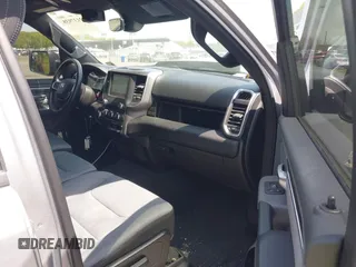2021 Ram 1500 Big Horn с VIN 1C6RRFBG9MN734212, выставлен на аукционе IAAI как лот 42137938 с пробегом 27 576 миль миль и . История ставок и продаж доступна на DreamBid. Изображение 5.