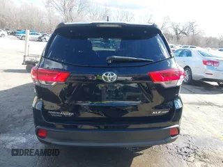 2018 Toyota Highlander SE with VIN 5TDJZRFH0JS533976, listed as a IAAI auction lot 41820619 with 131,015 mi miles and . Bid and sale history available at DreamBid. Image 17.