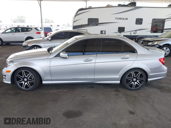 2014 Mercedes-Benz C 250 Sport с VIN WDDGF4HB5ER319638, выставлен на аукционе IAAI как лот 42478233 с пробегом 142 947 миль миль и . История ставок и продаж доступна на DreamBid. Изображение 14.
