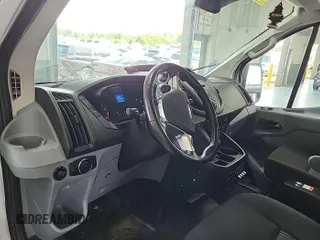 2017 Ford Transit z VIN 1FTYR1YM1HKB05586, wystawiony jako IAAI lot #42621311 z przebiegiem 110 277 mil mil oraz . Historia ofert i sprzedaży dostępna na DreamBid. Obrazek 20.
