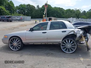 2010 Ford Police Interceptor с VIN 2FABP7BV9AX125268, выставлен на аукционе IAAI как лот 42340529 с пробегом Не указан миль и . История ставок и продаж доступна на DreamBid. Изображение 14.