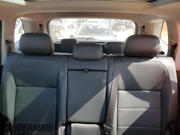 2018 Volkswagen Tiguan SEL z VIN 3VV3B7AX2JM016874, wystawiony jako Copart lot #54525515 z przebiegiem 87 472 mil mil oraz Nie do naprawy • Non repairable. Historia ofert i sprzedaży dostępna na DreamBid. Obrazek 10.