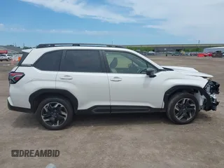2025 Subaru Forester Limited z VIN JF2SLDRC1SH466790, wystawiony jako IAAI lot #42580221 z przebiegiem 4 094 mil mil oraz . Historia ofert i sprzedaży dostępna na DreamBid. Obrazek 14.