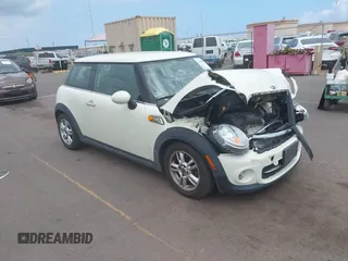 2012 MINI Hardtop с VIN WMWSU3C54CT262450, выставлен на аукционе IAAI как лот 42148430 с пробегом 55 250 миль миль и . История ставок и продаж доступна на DreamBid. Изображение 1.