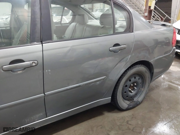 2004 Chevrolet Malibu LT with VIN 1G1ZU54884F204047, listed as a IAAI auction lot 41735285 with 104,781 mi miles. Bid and sale history available at carsss.com. Image 6.