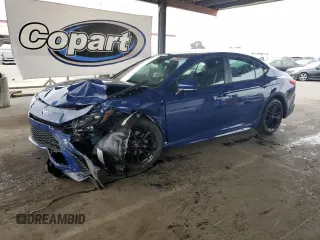 2025 Toyota Camry LE z VIN 4T1DAACK9SU164954, wystawiony jako Copart lot #60821285 z przebiegiem 9 924 mil mil oraz Szkoda całkowita • Salvage title. Historia ofert i sprzedaży dostępna na DreamBid. Obrazek 1.
