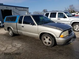 2000 GMC Sonoma SLS with VIN 1GTCS19W2Y8161077, listed as a Copart auction lot 82616024 with 212,356 mi miles and Salvage Title. Bid and sale history available at carsss.com. Image 4.