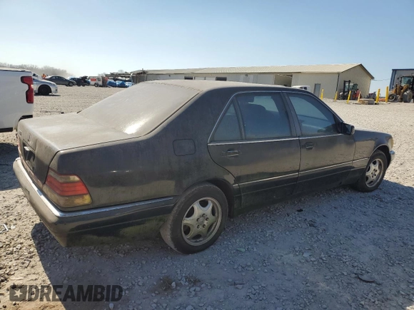 1999 Mercedes-Benz S 320/430/500 z VIN WDBGA51GXXA429668, wystawiony jako Copart lot #48820725 z przebiegiem Nie podano mil oraz Czysty tytuł • Clean title. Historia ofert i sprzedaży dostępna na DreamBid. Obrazek 3.
