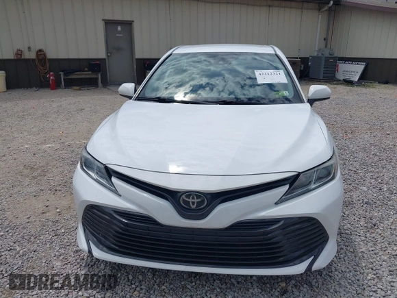 2019 Toyota Camry LE z VIN 4T1B11HKXKU786639, wystawiony jako IAAI lot #42212321 z przebiegiem 82 843 mil mil oraz . Historia ofert i sprzedaży dostępna na DreamBid. Obrazek 12.