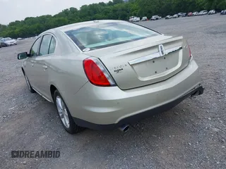 2010 Lincoln MKS z VIN 1LNHL9DR3AG613743, wystawiony jako IAAI lot #42415072 z przebiegiem 69 767 mil mil oraz . Historia ofert i sprzedaży dostępna na DreamBid. Obrazek 3.