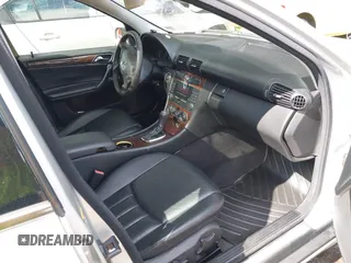 2005 Mercedes-Benz C 240 z VIN WDBRH81J85F611452, wystawiony jako IAAI lot #42308400 z przebiegiem 189 853 mil mil oraz . Historia ofert i sprzedaży dostępna na DreamBid. Obrazek 5.