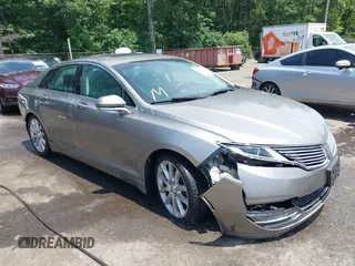 2016 Lincoln MKZ z VIN 3LN6L2J97GR617086, wystawiony jako IAAI lot #42446924 z przebiegiem 107 591 mil mil oraz . Historia ofert i sprzedaży dostępna na DreamBid. Obrazek 6.