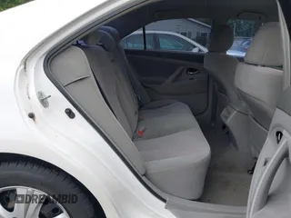 2011 Toyota Camry LE z VIN 4T4BF3EK4BR114261, wystawiony jako IAAI lot #42352191 z przebiegiem 193 198 mil mil oraz . Historia ofert i sprzedaży dostępna na DreamBid. Obrazek 8.