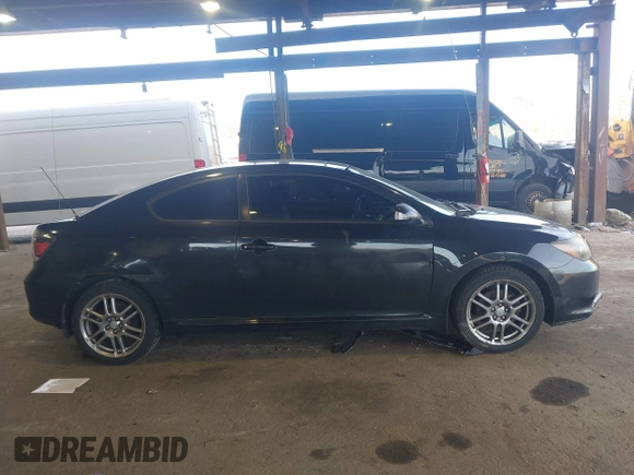 2009 Scion tC z VIN JTKDE167090286905, wystawiony jako IAAI lot #41516763 z przebiegiem 140 550 mil mil oraz . Historia ofert i sprzedaży dostępna na DreamBid. Obrazek 13.