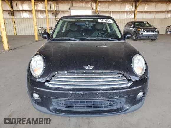2011 MINI Hardtop z VIN WMWSU3C54BT253827, wystawiony jako Copart lot #57712835 z przebiegiem 150 016 mil mil oraz Czysty tytuł • Clean title. Historia ofert i sprzedaży dostępna na DreamBid. Obrazek 5.