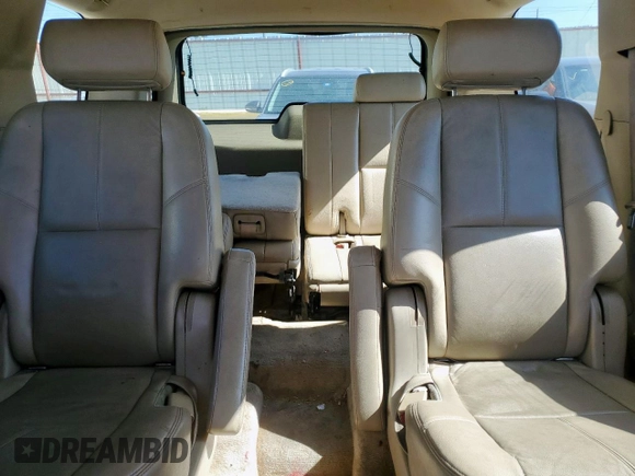 2008 Chevrolet Tahoe 2LT z VIN 1GNFC13028R252785, wystawiony jako Copart lot #56244945 z przebiegiem 283 328 mil mil oraz Czysty tytuł • Clean title. Historia ofert i sprzedaży dostępna na DreamBid. Obrazek 10.