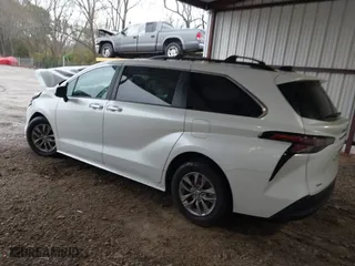 2024 Toyota Sienna XLE with VIN 5TDYRKEC3RS190684, listed as a IAAI auction lot 41853725 with 58,343 mi miles. Bid and sale history available at carsss.com. Image 3.