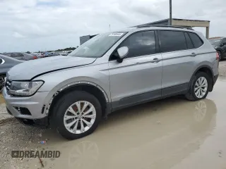 2020 Volkswagen Tiguan S z VIN 3VV1B7AX8LM109327, wystawiony jako Copart lot #55257525 z przebiegiem 62 047 mil mil oraz Czysty tytuł • Clean title. Historia ofert i sprzedaży dostępna na DreamBid. Obrazek 1.