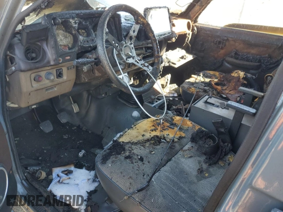 1987 Toyota Land Cruiser z VIN JT3FJ60G4H1135841, wystawiony jako Copart lot #88982685 z przebiegiem Nie podano mil oraz Nie do naprawy • Non repairable. Historia ofert i sprzedaży dostępna na DreamBid. Obrazek 8.