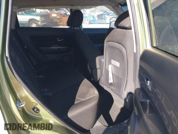 2013 Kia Soul + z VIN KNDJT2A67D7518517, wystawiony jako IAAI lot #41672301 z przebiegiem Nie podano mil oraz . Historia ofert i sprzedaży dostępna na DreamBid. Obrazek 8.
