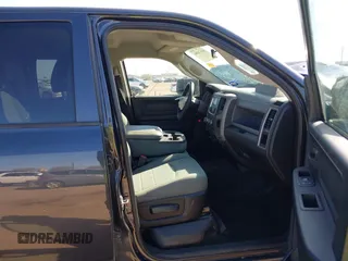 2017 Ram 1500 Express z VIN 1C6RR7KG4HS665409, wystawiony jako IAAI lot #41674384 z przebiegiem 89 187 mil mil oraz . Historia ofert i sprzedaży dostępna na DreamBid. Obrazek 5.