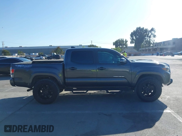 2020 Toyota Tacoma SR5 z VIN 3TMCZ5AN9LM296826, wystawiony jako IAAI lot #42533149 z przebiegiem 72 375 mil mil oraz . Historia ofert i sprzedaży dostępna na DreamBid. Obrazek 13.