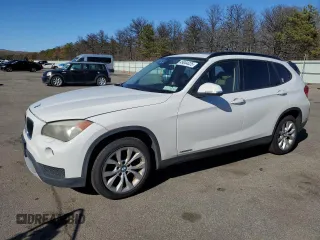 2014 BMW X1 xDrive28i with VIN WBAVL1C55EVY10533, listed as a Copart auction lot 49044025 with 157,004 mi miles and Salvage Title. Bid and sale history available at carsss.com. Image 1.