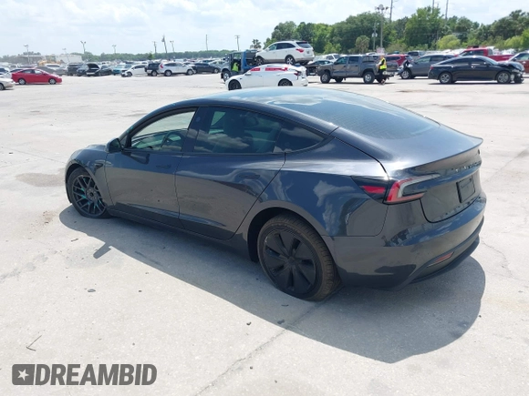 2024 Tesla Model 3 z VIN 5YJ3E1EAXRF864719, wystawiony jako IAAI lot #42129944 z przebiegiem 3 776 mil mil oraz . Historia ofert i sprzedaży dostępna na DreamBid. Obrazek 3.