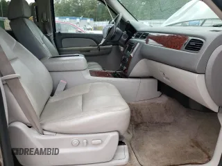 2008 Chevrolet Suburban LT with VIN 1GNFC16038J231941, listed as a Copart auction lot 76061534 with 239,562 mi miles and Salvage Title. Bid and sale history available at carsss.com. Image 7.