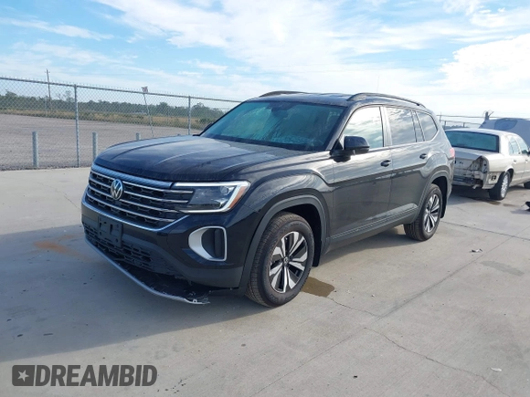 2024 Volkswagen Atlas SE with VIN 1V2LR2CA7RC553936, listed as a IAAI auction lot 40662181 with 4,305 mi miles and . Bid and sale history available at DreamBid. Image 17.