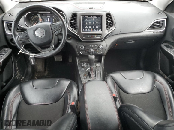 2021 Jeep Cherokee Trailhawk z VIN 1C4PJMBXXMD110534, wystawiony jako Copart lot #56333785 z przebiegiem 53 310 mil mil oraz Szkoda całkowita • Salvage title. Historia ofert i sprzedaży dostępna na DreamBid. Obrazek 8.