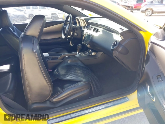2010 Chevrolet Camaro 2SS z VIN 2G1FK1EJ7A9104352, wystawiony jako IAAI lot #41716366 z przebiegiem 112 859 mil mil oraz . Historia ofert i sprzedaży dostępna na DreamBid. Obrazek 5.
