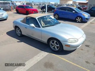 1999 Mazda MX-5 Miata z VIN JM1NB3536X0104037, wystawiony jako IAAI lot #41837529 z przebiegiem 119 254 mil mil oraz . Historia ofert i sprzedaży dostępna na DreamBid. Obrazek 1.
