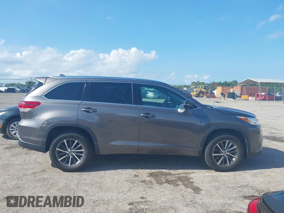 2017 Toyota Highlander XLE with VIN 5TDKZRFH6HS205427, listed as a IAAI auction lot 42581825 with Not provided miles and . Bid and sale history available at DreamBid. Image 14.