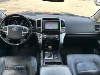 2013 Toyota Land Cruiser z VIN JTMHY7AJ8D4016294, wystawiony jako Copart lot #59005355 z przebiegiem 199 983 mil mil oraz Tytuł czysty. Historia ofert i sprzedaży dostępna na DreamBid. Obrazek 9.