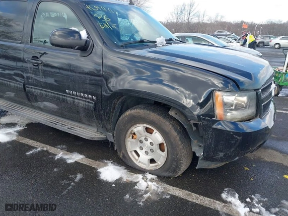 2014 Chevrolet Suburban LT with VIN 1GNSKJE79ER112014, listed as a IAAI auction lot 41384706 with 257,484 mi miles. Bid and sale history available at carsss.com. Image 6.