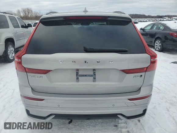 2024 Volvo XC60 Core Dark Theme z VIN YV4L12RK3R1933762, wystawiony jako Copart lot #46122905 z przebiegiem 8546 mil mil oraz Tytuł czysty. Historia ofert i sprzedaży dostępna na DreamBid. Obrazek 6.